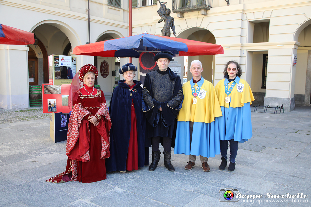 VBS_6766 - Fiera Storica di San Giuseppe 2024 - Alla Corte del Vino Barbera...la Salsiccia di Bra.jpg